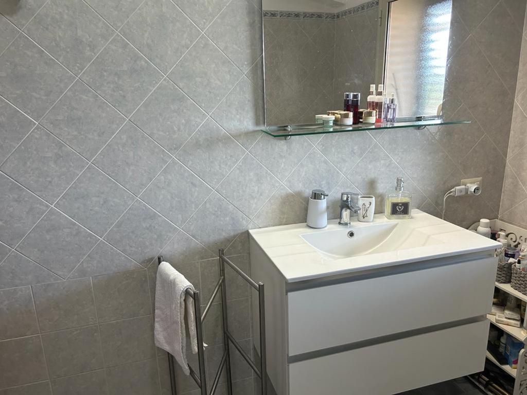 Nina Apartament Giardini Naxos Con Posto Auto Eksteriør bilde