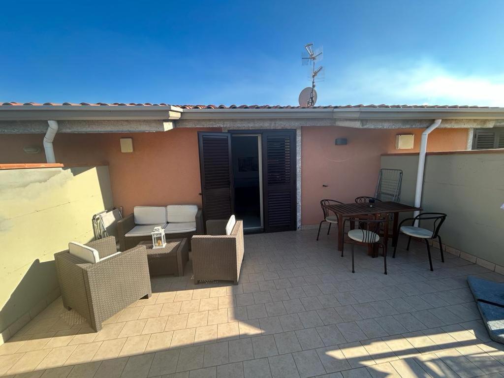 Nina Apartament Giardini Naxos Con Posto Auto Eksteriør bilde