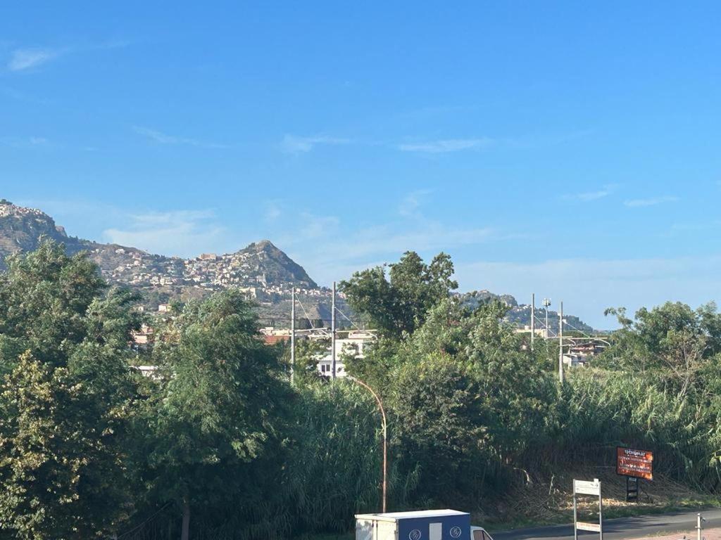 Nina Apartament Giardini Naxos Con Posto Auto Eksteriør bilde