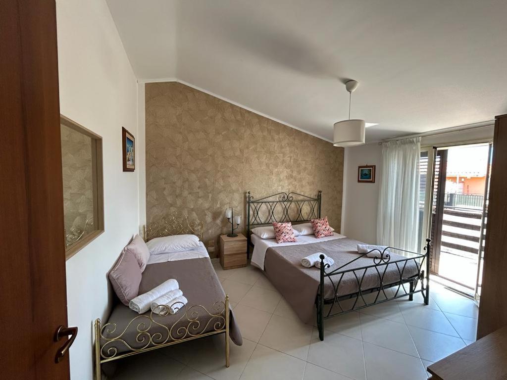 Nina Apartament Giardini Naxos Con Posto Auto Eksteriør bilde