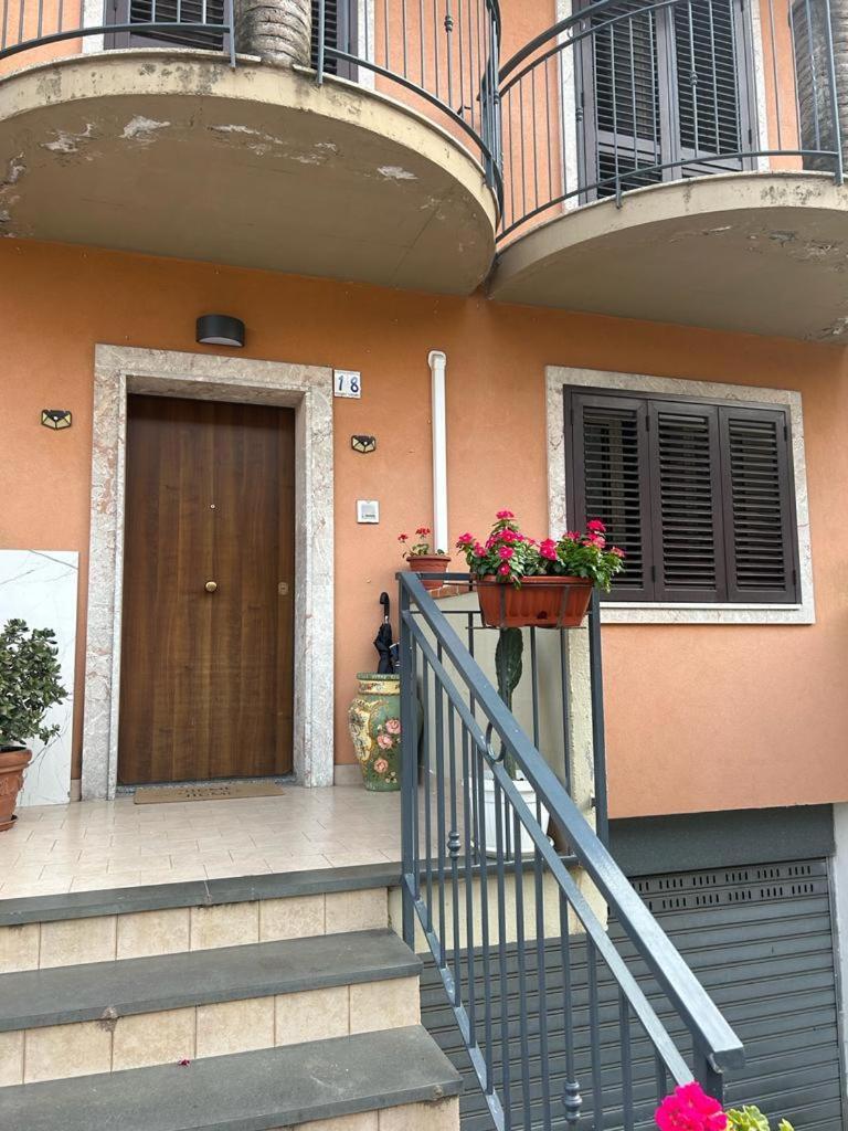 Nina Apartament Giardini Naxos Con Posto Auto Eksteriør bilde